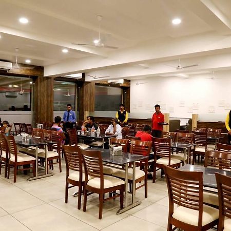 Virat Hotel & Guest House Radhanpur Ngoại thất bức ảnh