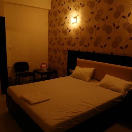Virat Hotel & Guest House Radhanpur Ngoại thất bức ảnh