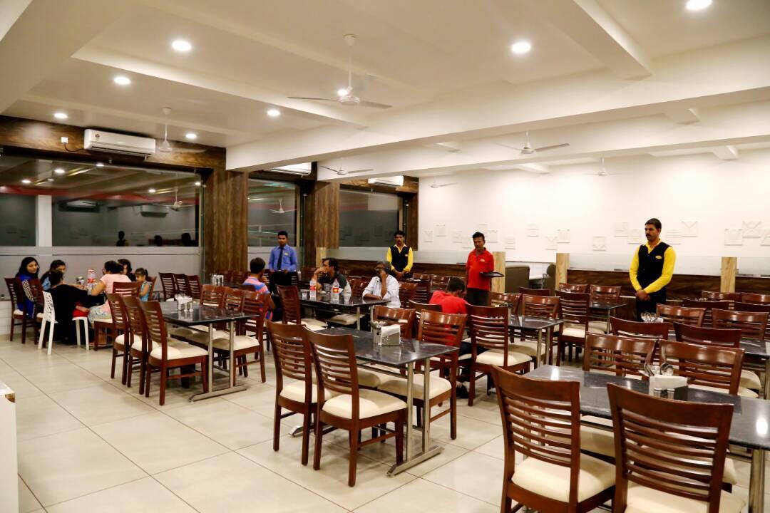 Virat Hotel & Guest House Radhanpur Ngoại thất bức ảnh