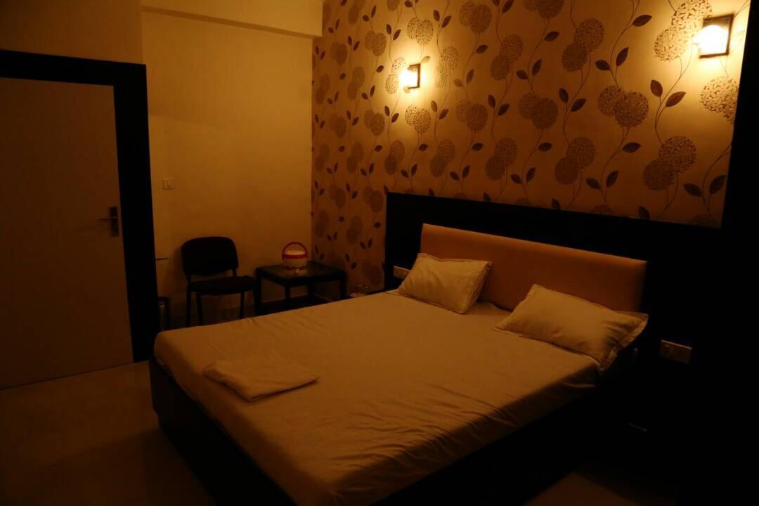 Virat Hotel & Guest House Radhanpur Ngoại thất bức ảnh