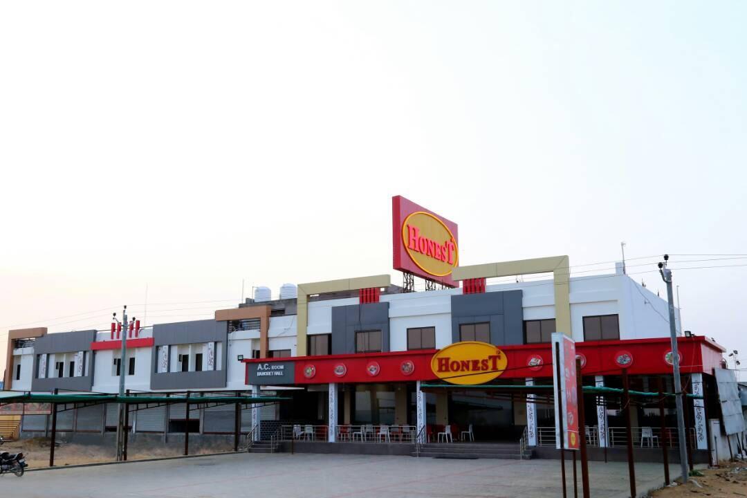 Virat Hotel & Guest House Radhanpur Ngoại thất bức ảnh